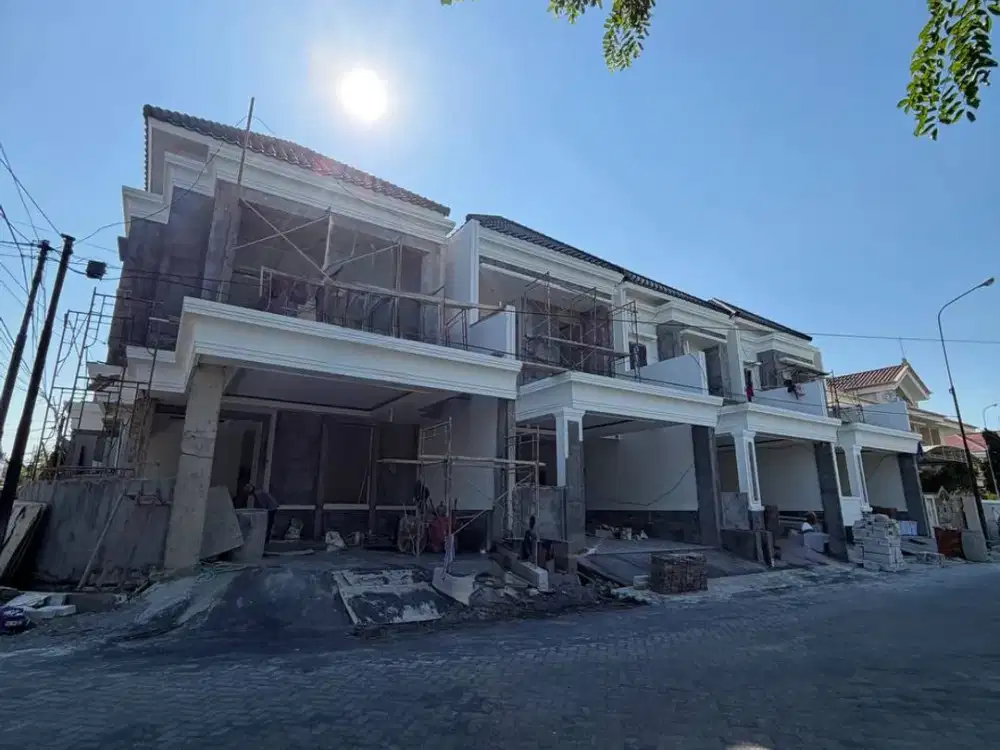 Rumah Baru American Classic 2 lantai di Manyar Kertoadi Surabaya Tipe Hoek