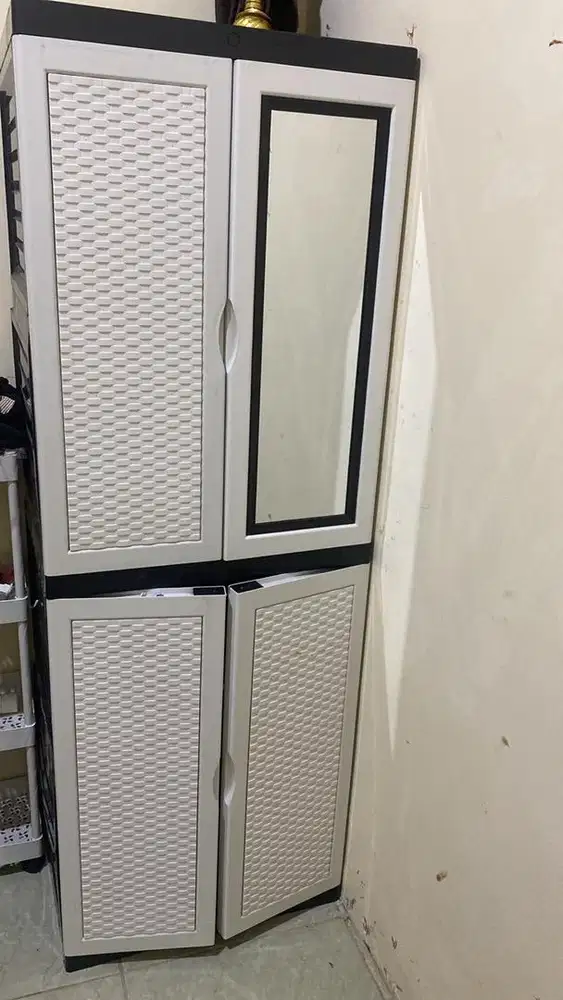 Lemari plastik 2 pintu