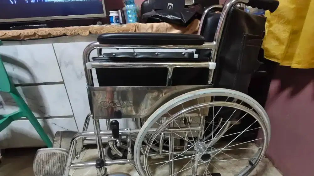 Kursi Roda pemakaian baru 2x