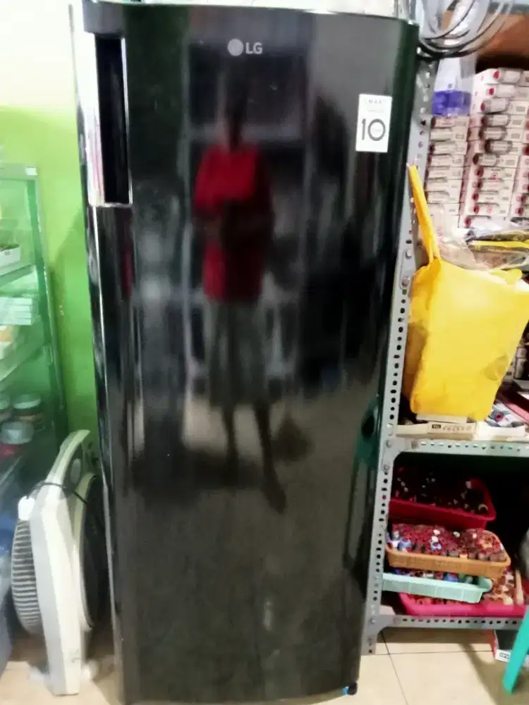 DIJUAL FREEZER , KONDISI MASIH SANGAT BAGUS