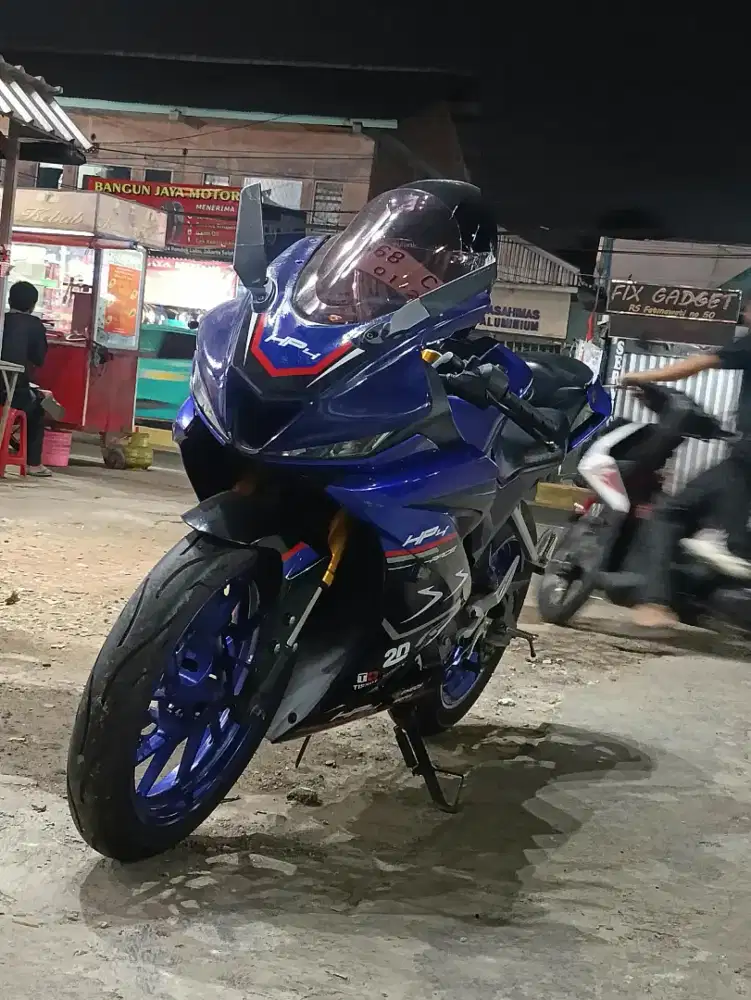 YAMAHA R15 2018
