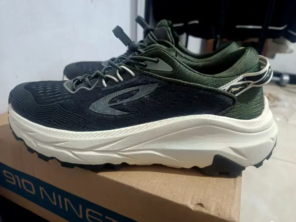 Sepatu trail run yuza mars jezero