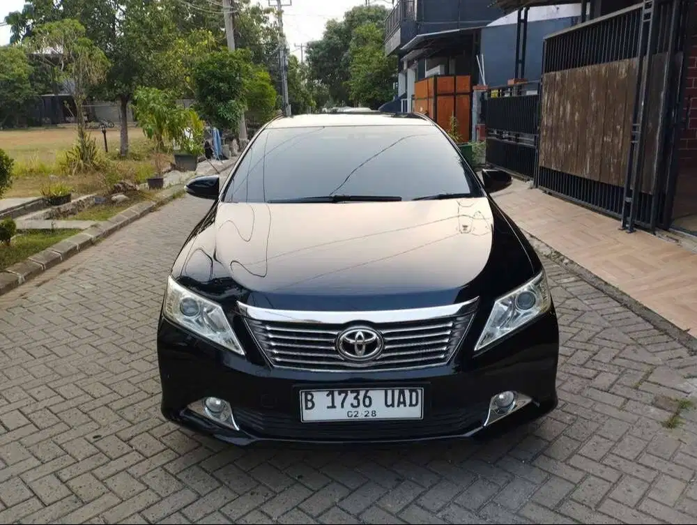 Toyota Camry 2.5 V 2013 Matic – Mesin Halus, Kaki Adem