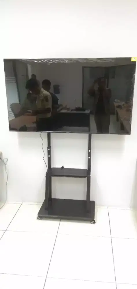 Stand Bracket tv 32-75 inch kaki roda penguncian