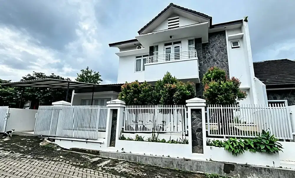 RUMAH MEWAH GONDANG DEKAT UNDIP TEMBALANG