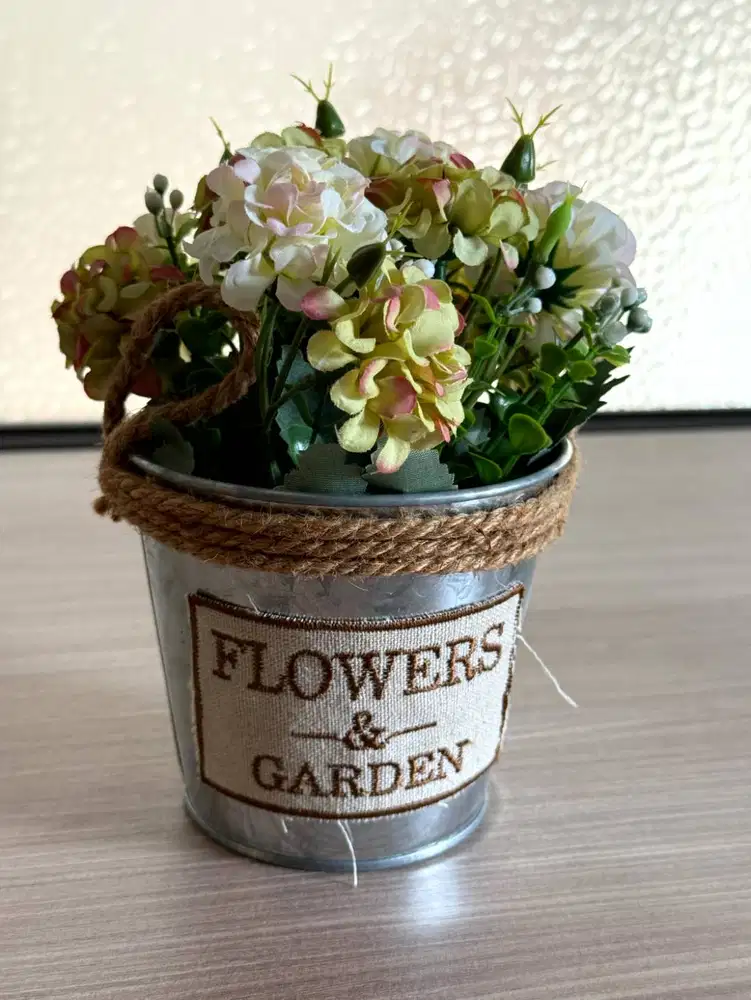 Bunga Artificial Pot Kaleng Vintage / Dekorasi Meja Estetik