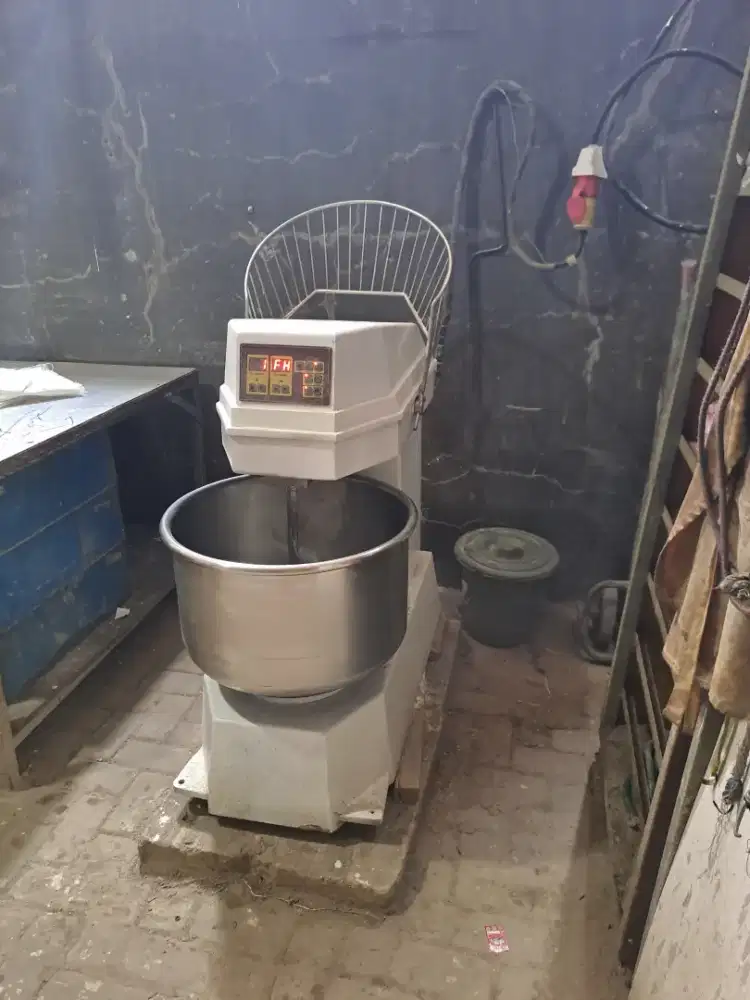 DIJUAL CEPAT 
MESIN SPIRAL MIXER -CPY : 25 Kg
SOUTHSTAR-TAIWAN