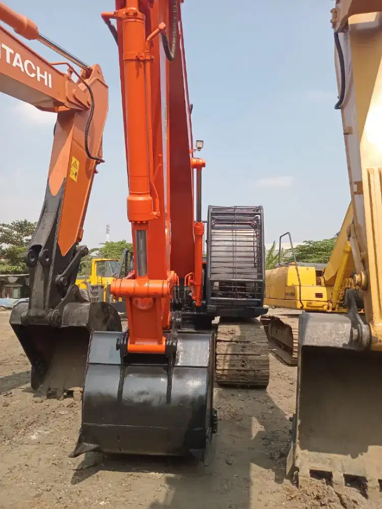 Excavator Hitachi ZX210F-5G th 2019 harga 775jt NEGO!!!