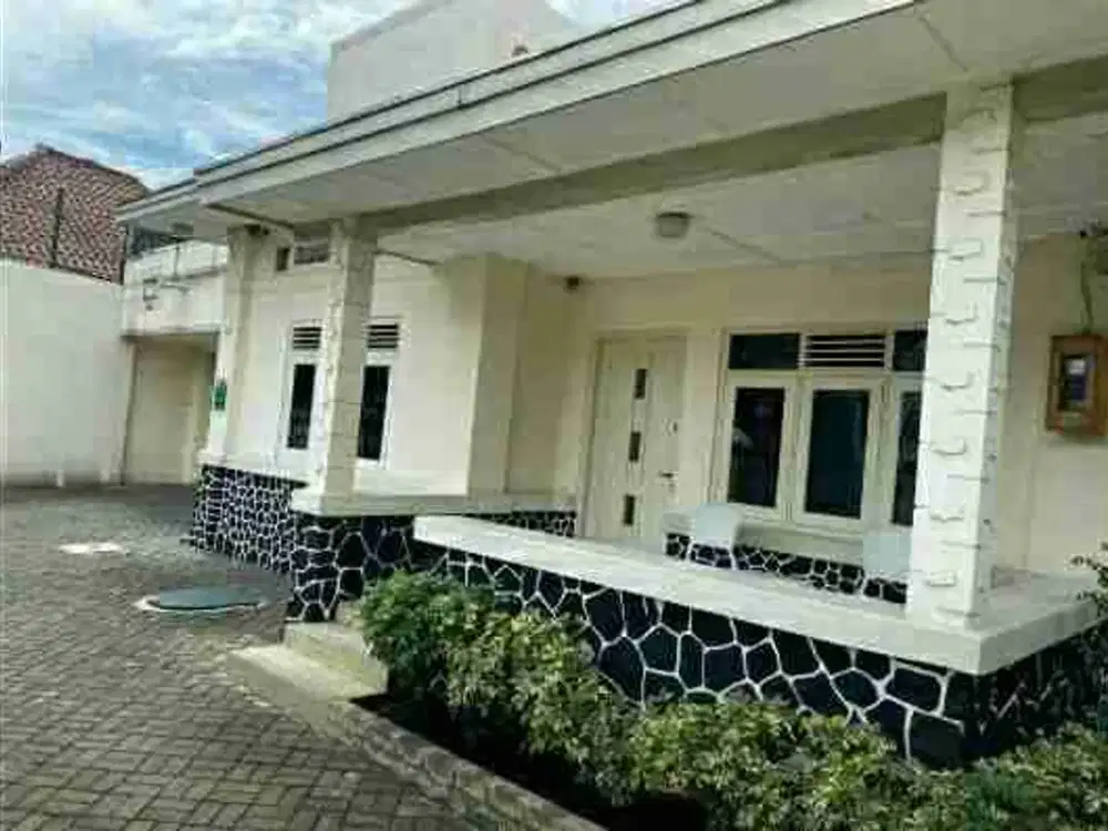 Rumah Klasik Asri Terawat Sayap Jalan Sunda - Veteran Bandung