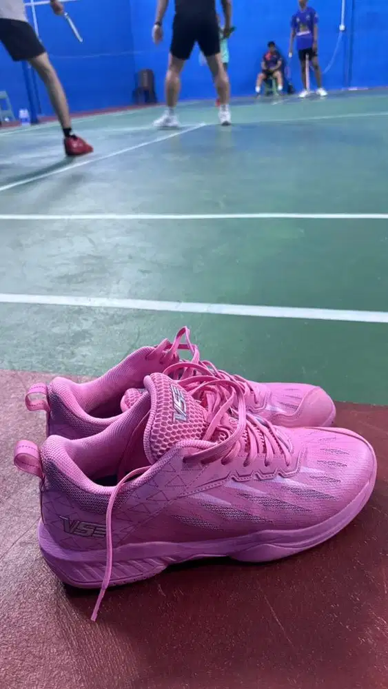 Sepatu badminton