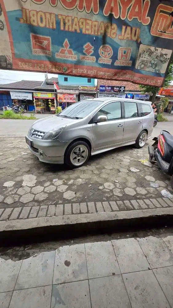 Nissan Grand livina 2010 Bensin