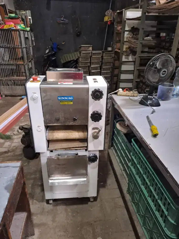 DIJUAL CEPAT
MESIN DOUGH MOULDER 
MERK SINMAG-TAIWAN