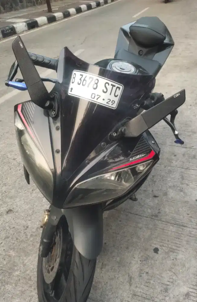 Yamaha R15 V2 th 2015
