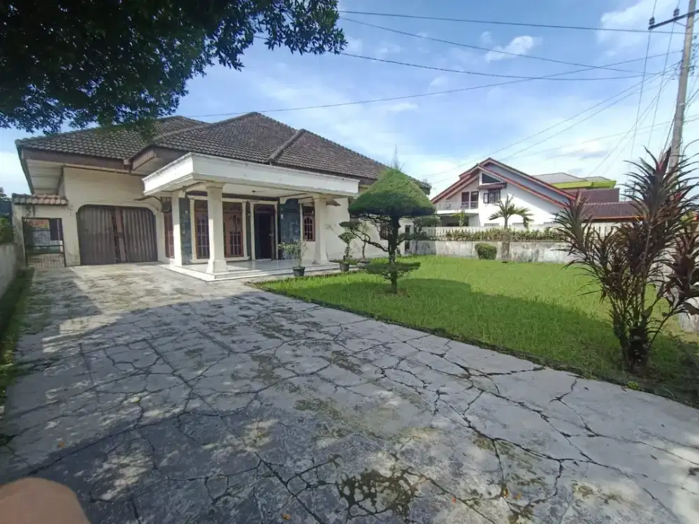 Dijual Rumah Pribadi, Strategis, SHM