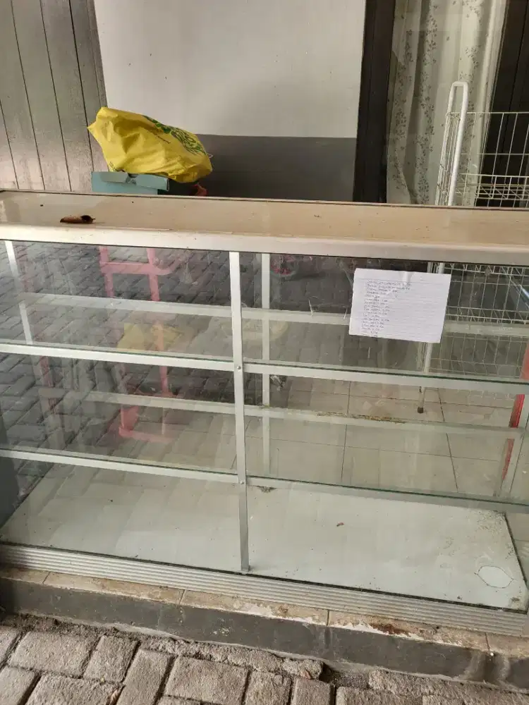 Etalase bekas masih bagus