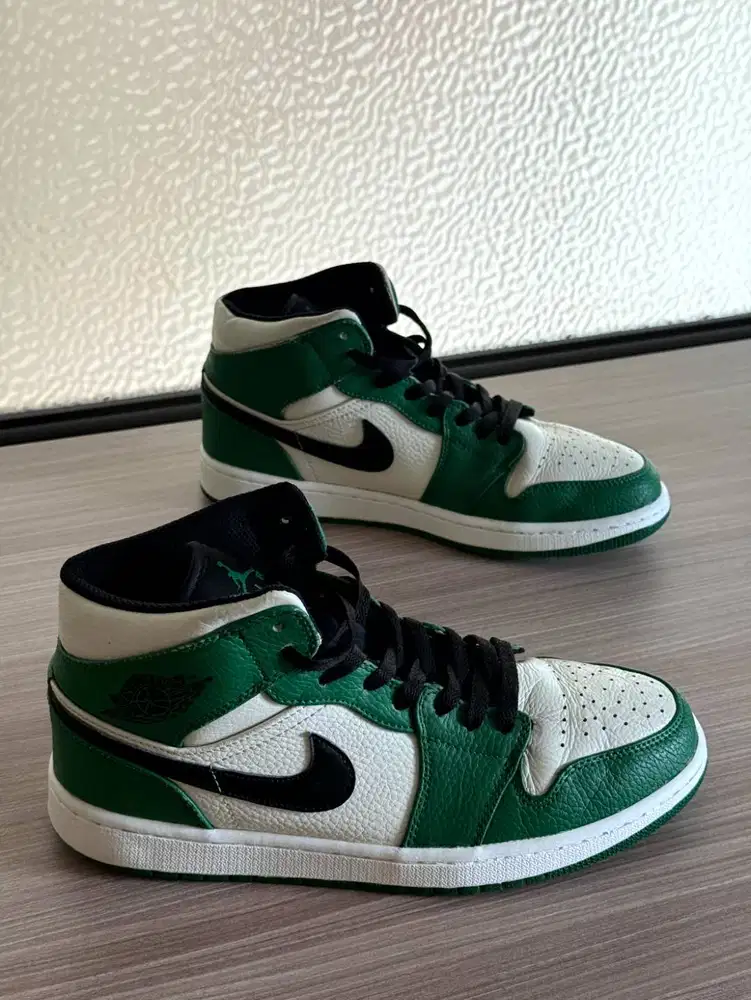 Sepatu Sneakers Air Jordan 1 Mid / High Hijau Putih (Pine Green)