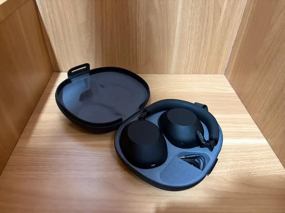 Headphone Sony wh1000 XM6 like neww