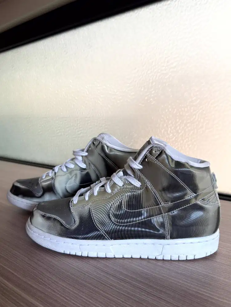 Sepatu Sneakers Nike Dunk High Silver Metallic / Holographic / Lenticu