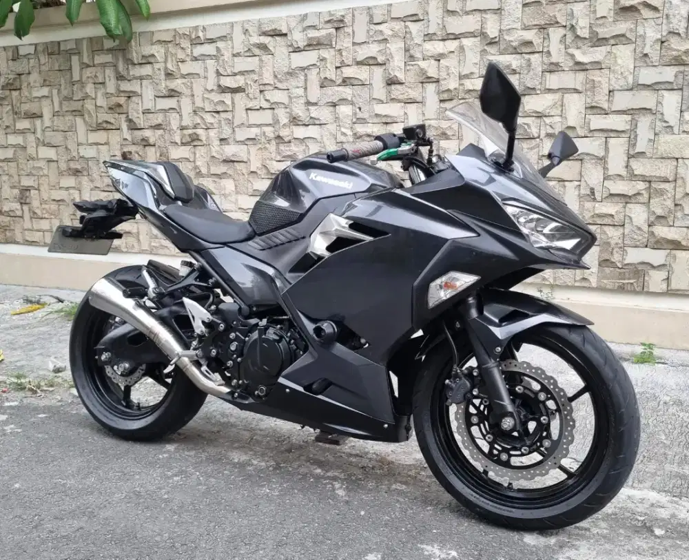 Kawasaki New ninja 250 fi mulus km low