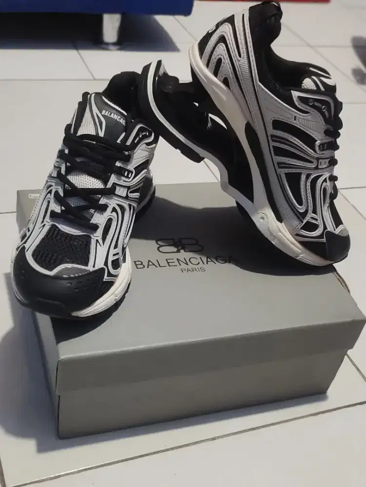 Sepatu Balancagape