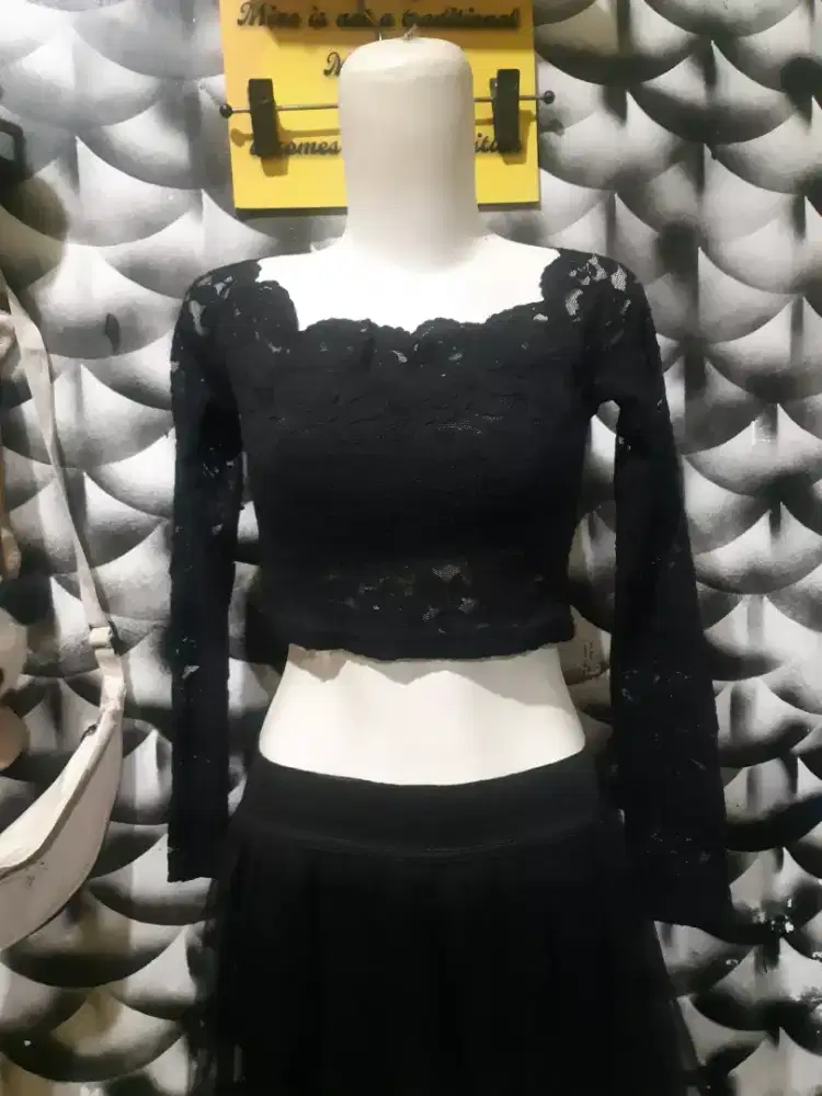 Crop top bra sabrina brukat Atasan pesta/ghotic/konser preloved