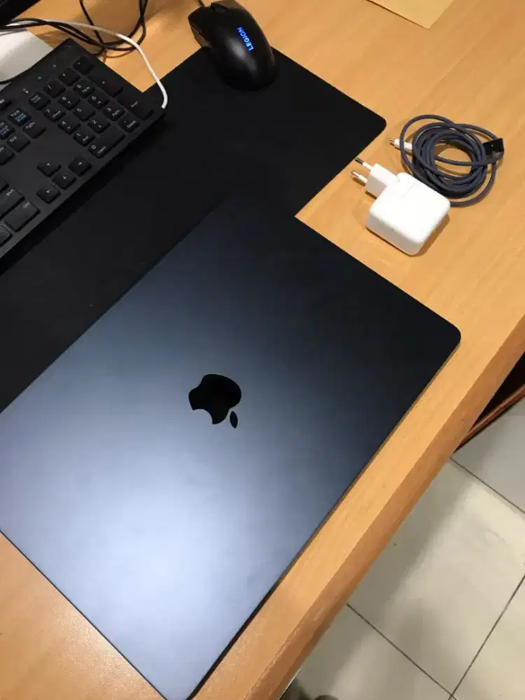 Macbook air m2 2023 15 inch 8/256 gb