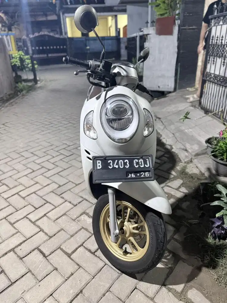 Scoopy Prestige 2021 Putih