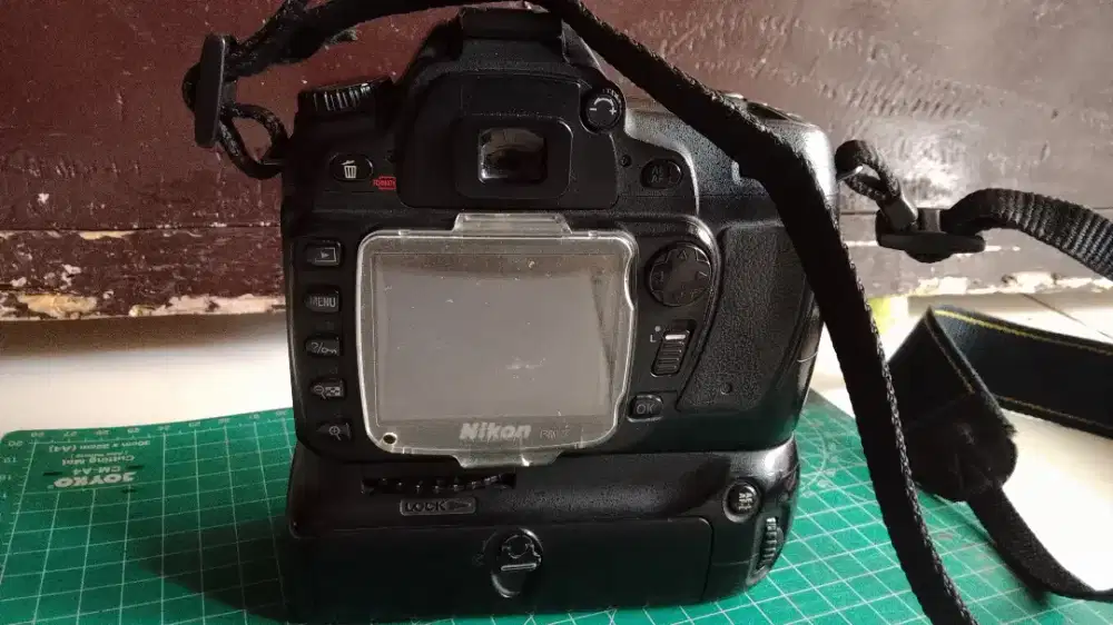 Jual kamera Nikon D90 + vertikal grib + 2 lensa