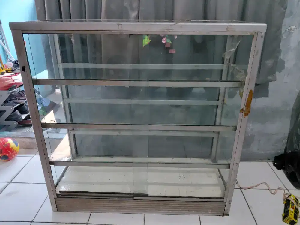 Dijual etalase bekas