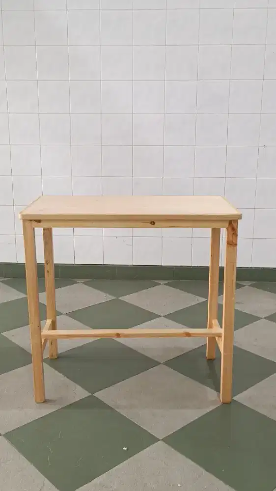 Meja Kayu dengan ada leg rest