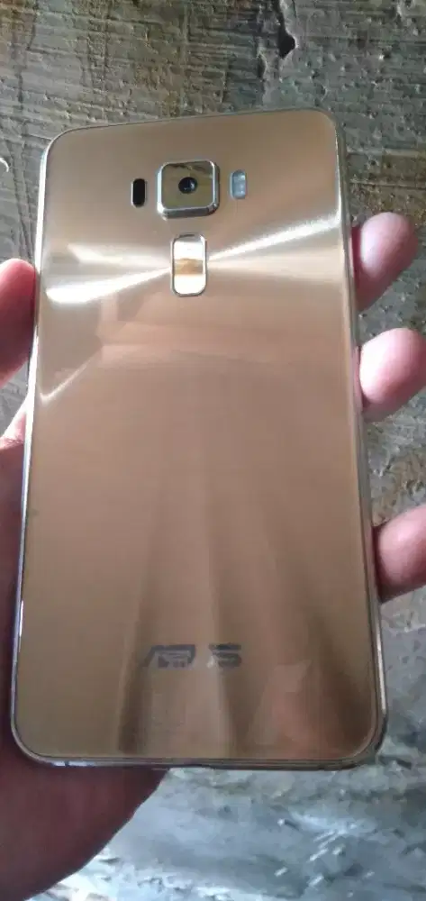 Asus zenfone  ZO17DB
