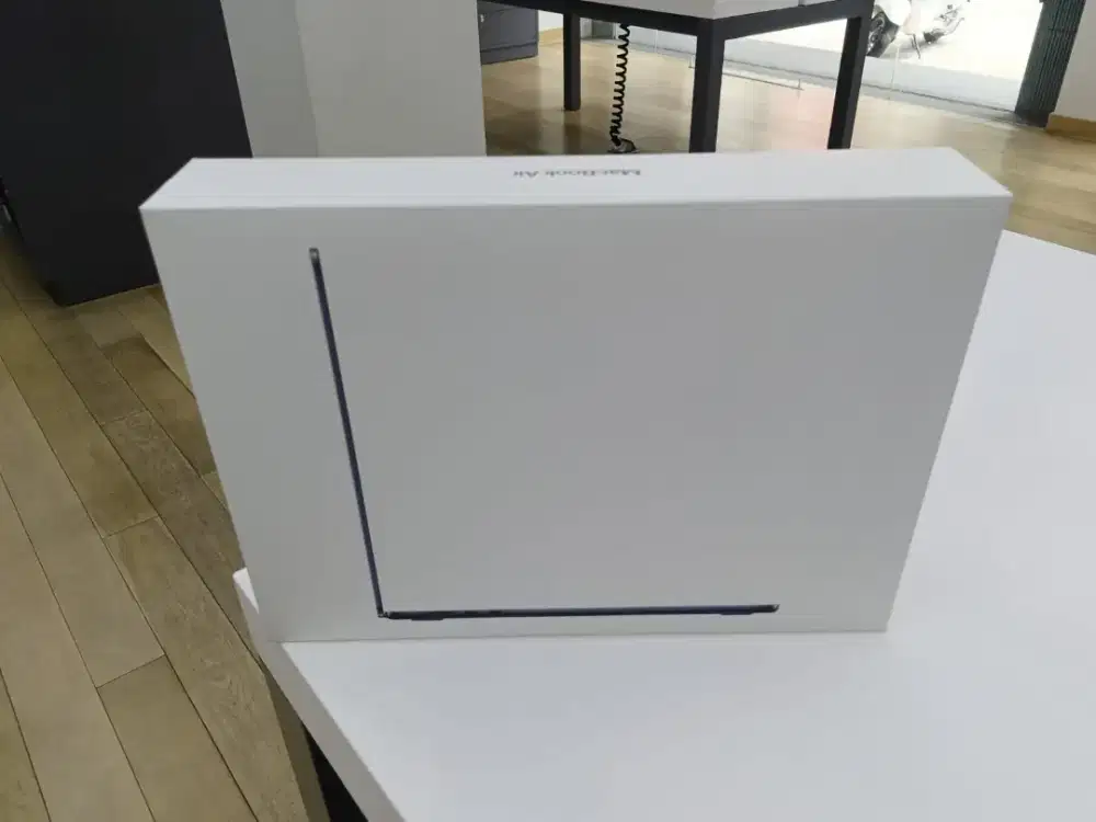 Macbook air M5 16gb/1tb resmi iBox Indonesia