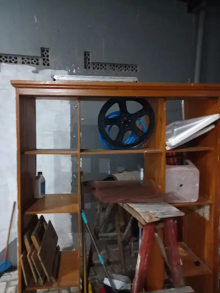 Lemari meja dll silahkan ambil