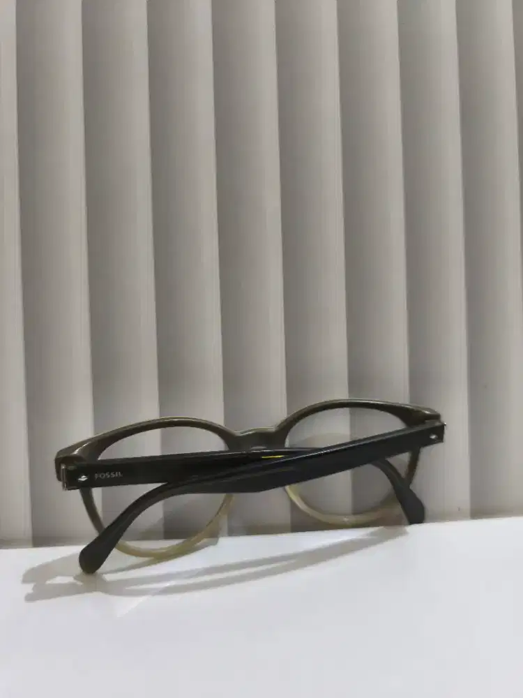 Frame kacamata Fossil