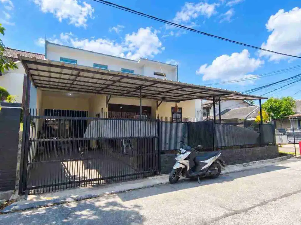 rumah terawat 2 lantai komplek arcamanik endah