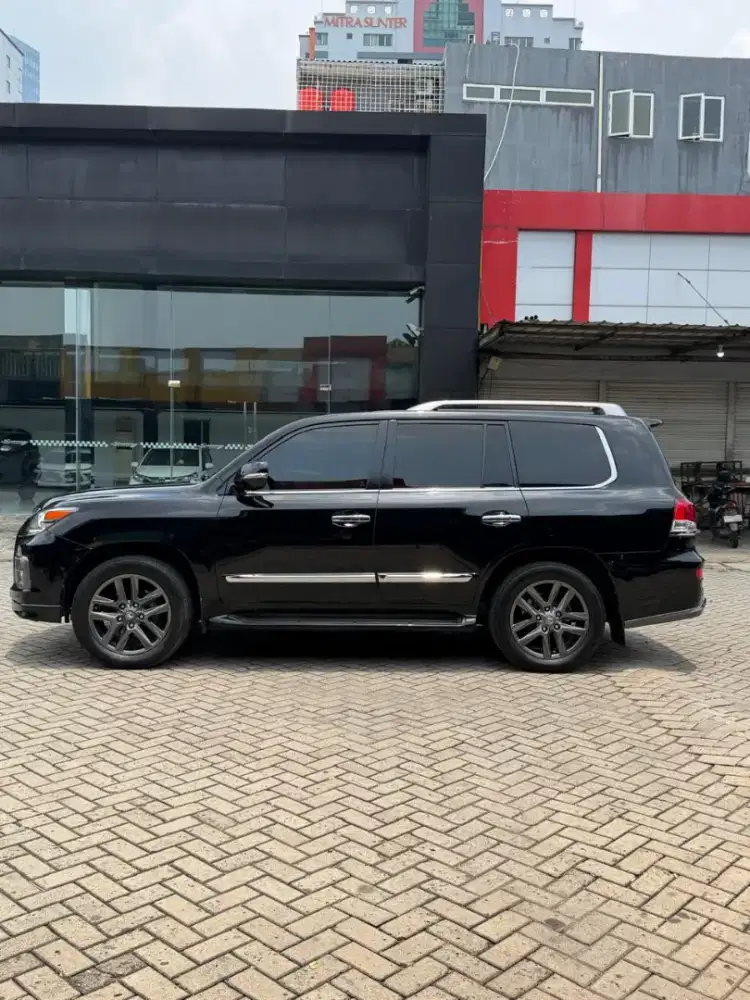Lexus LX 570 Sport 5.7 AT KM 78rb Bensin Black Good Condition.