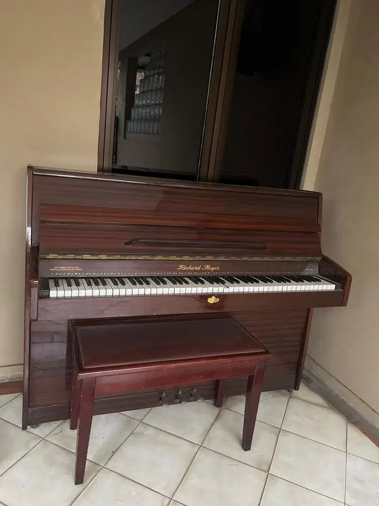 Dijual piano bekas