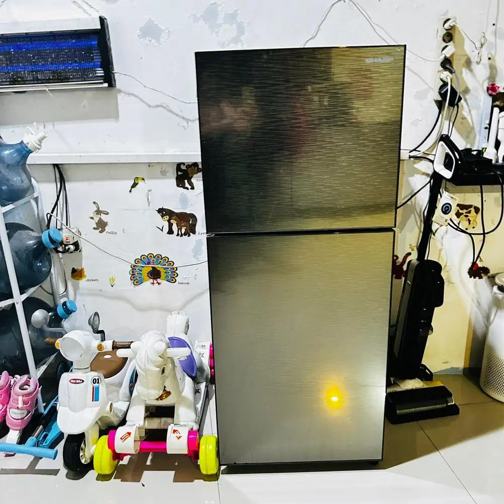 Dijual kulkas 2 pintu merk sharp
