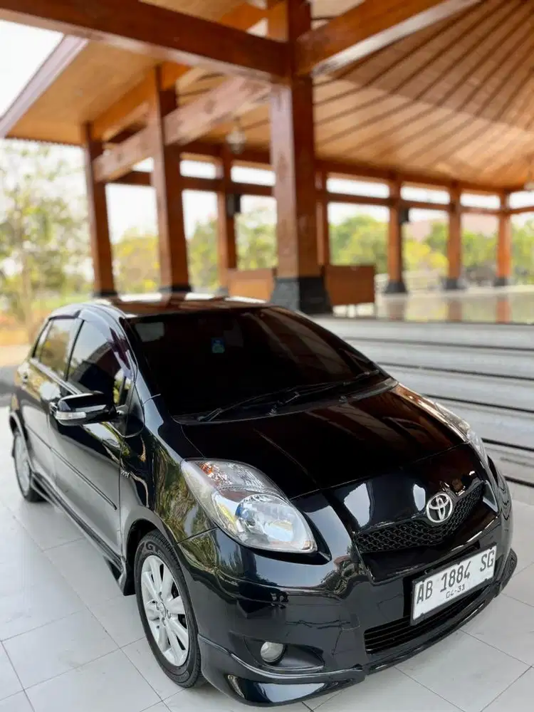 Yaris S Limited AT 2012