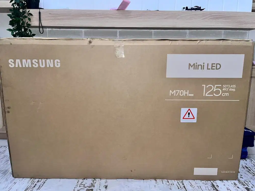 Samsung 50” Mini LED M70H 4K Smart TV BNIB Baru Segel