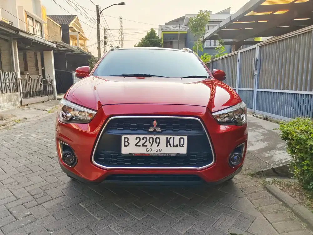 OUTLANDER PX AT THN 2016 KM 88 ribu