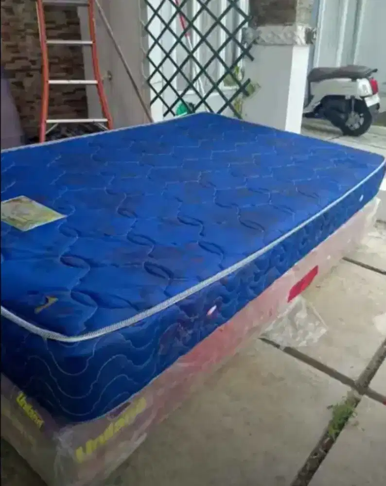 Kasur+dipan merk original uniland kondisi layak pakai