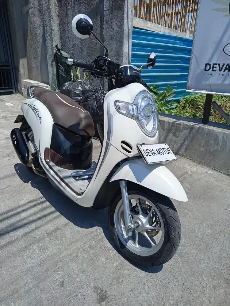 Scoopy 2019 putih Deva motor