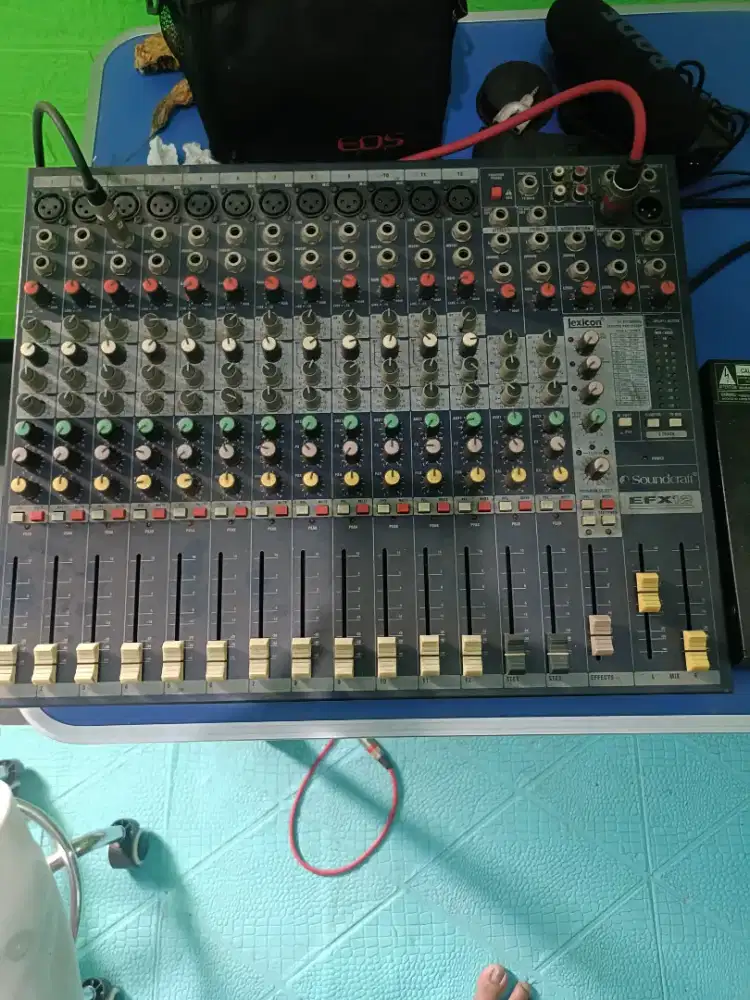 Mixer Soundcraft 12 channel