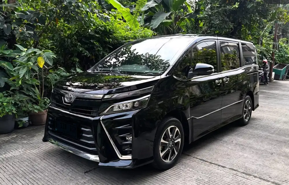 Voxy A/T 2018 Hitam