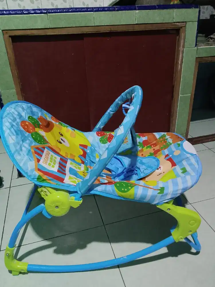 Tempat tiduran bayi dan tempat mandi bayi