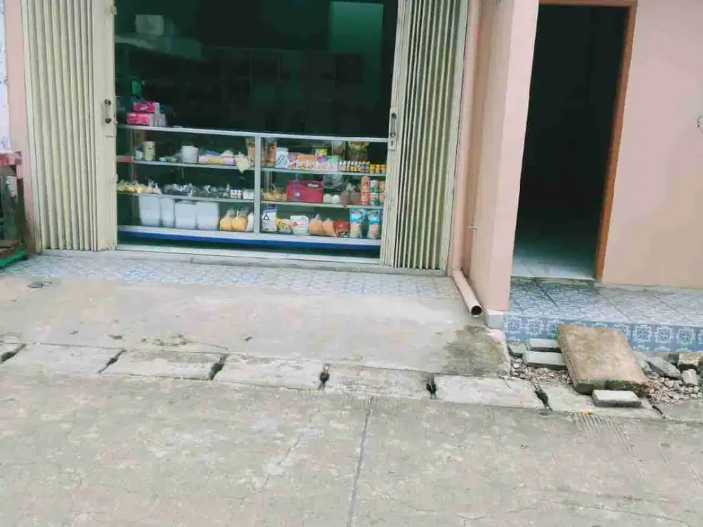 Rumah strategis pinggir jalan bisa untuk usaha 100m ke Graha raya