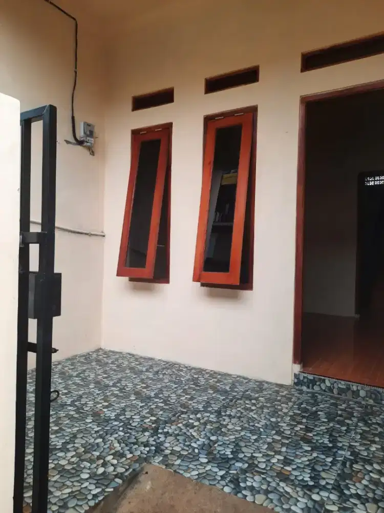 Dikontrakan Rumah 2 Lantai Per 6 Bulan atau Tahunan [Khusus Muslim]