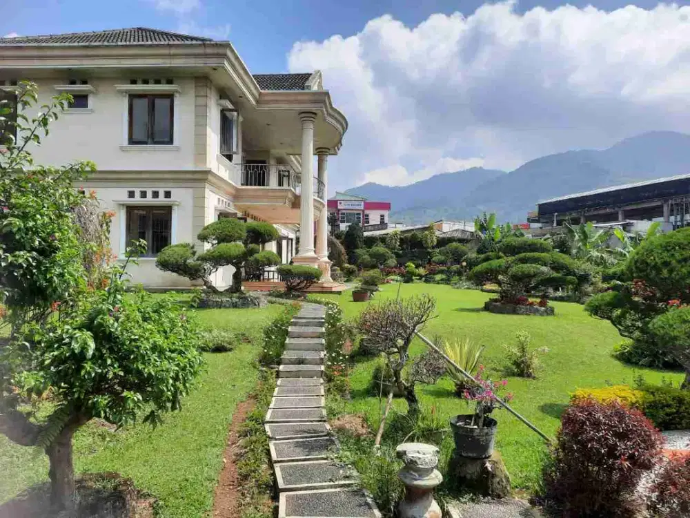 DIJUAL VILLA DI PUNCAK DEKAT HOTEL GRAND ASTON DAN LE EMINENCE FULL FURNISHED