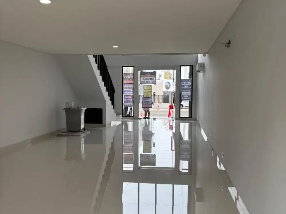 Dijual / Disewakan Ruko 3,5 Lantai 2 Fasad Hadap Jalan Raya di Kawasan Kuliner Hampton Avenue Studio Loft Gading Serpong
